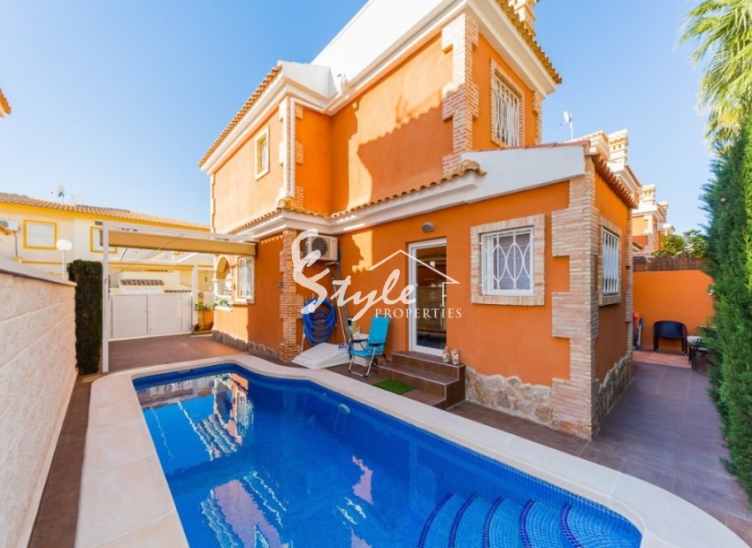 Detached villa close to the beach with private swimming pool in Playa Flamenca, Orihuela Costa, Costa Blanca, Spain
