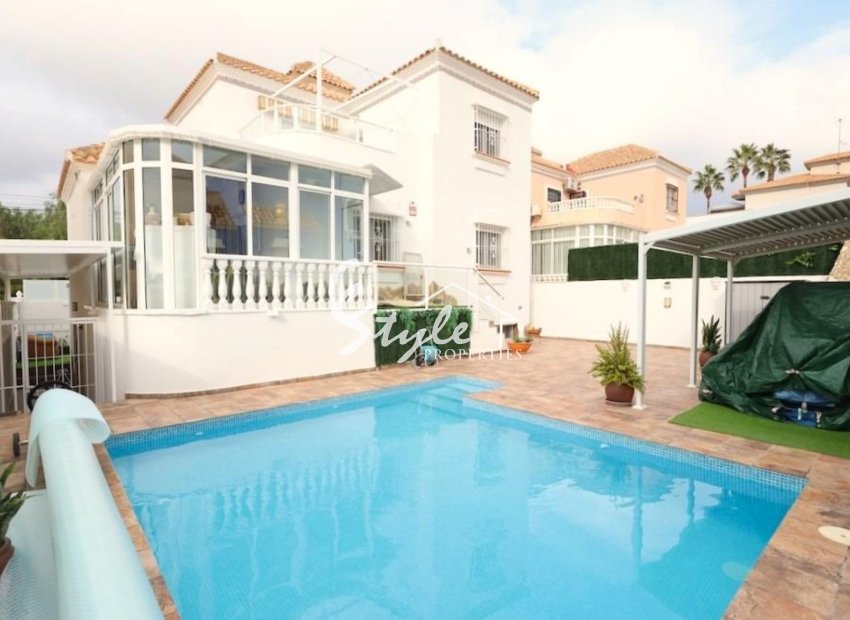 Detached villa with 4 bedrooms and private pool for sale in Villamartin, Costa Blanca, Spain. ID2331