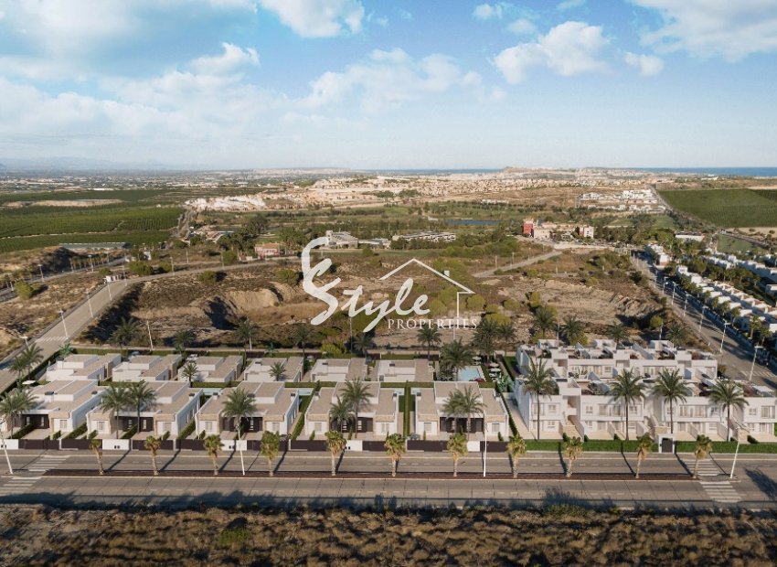 Detached Villas for sale on the golf course Costa Blanca South, Spain