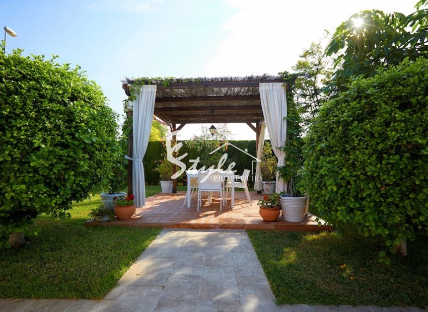 Elegant 5-bedroom villa for sale in Ciudad Quesada, Costa Blanca, Spain. ID2337