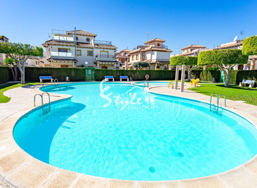 Elegante casa adosada con vistas al mar en venta en La Campana, Punta Prima, Costa Blanca. ID2860