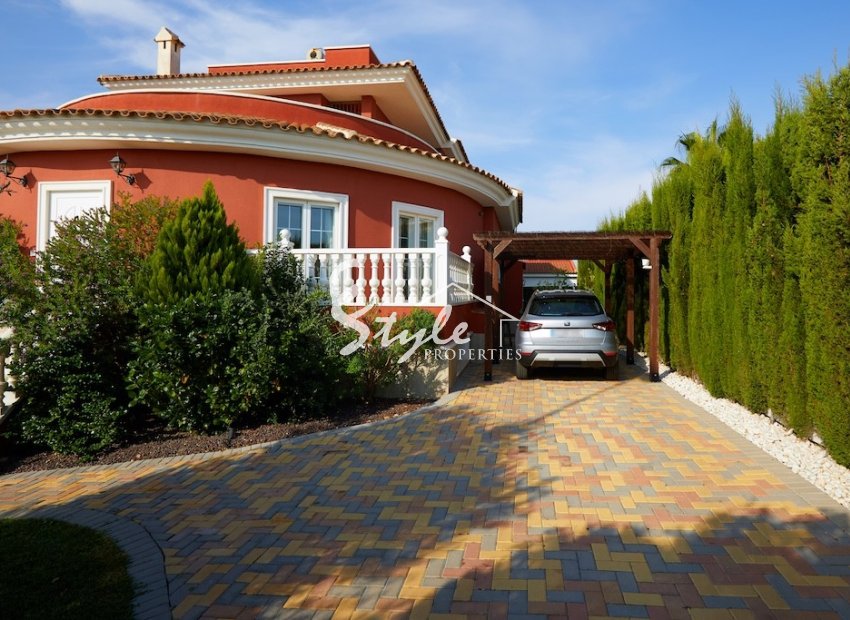 Elegante villa de 5 dormitorios en venta en Ciudad Quesada, Costa Blanca, España. ID2337