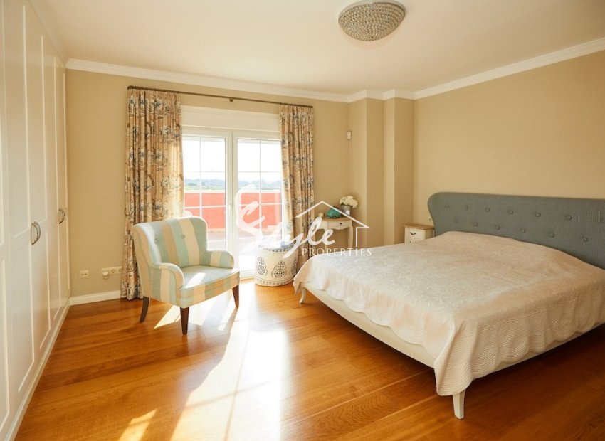 Elegante villa de 5 dormitorios en venta en Ciudad Quesada, Costa Blanca, España. ID2337