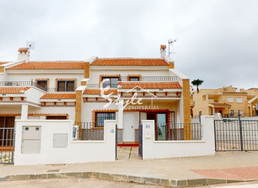 En venta nueva villa en San Miguel de Salinas , Alicante ON1166