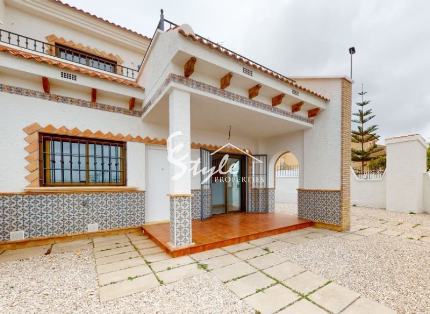 En venta nueva villa en San Miguel de Salinas , Alicante ON1166