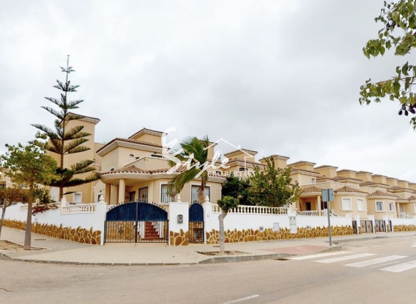 En venta nueva villa en San Miguel de Salinas ON1165