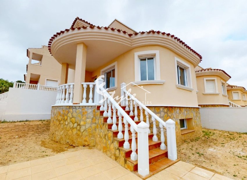 En venta nueva villa en San Miguel de Salinas ON1165