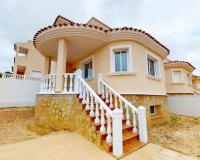 En venta nueva villa en San Miguel de Salinas ON1165