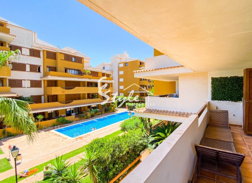 En venta piso en La Entrada, Punta Prima en Costa Blanca.ID3404