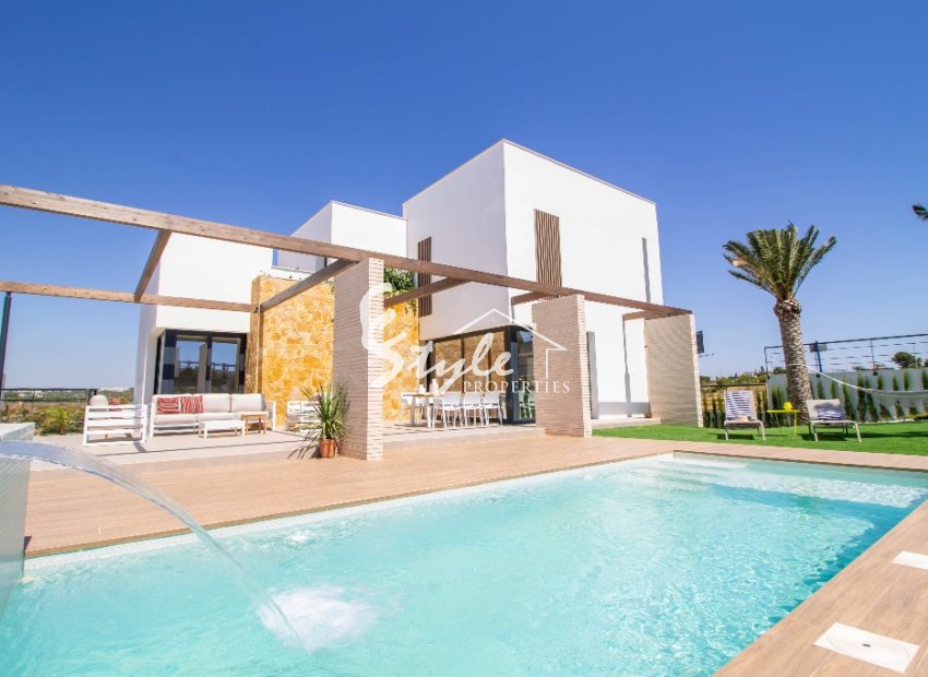 En venta villa cerca del mar en Costa Blanca.ON1370