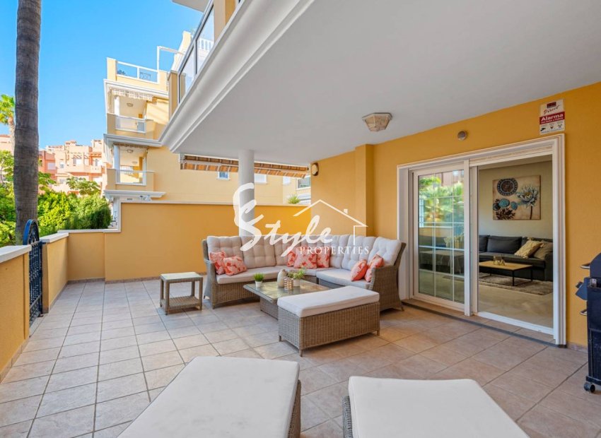 Fabuloso apartamento de 2 dormitorios y 2 baños cerca del mar en Cabo Roig, Costa Blanca, España. ID2751