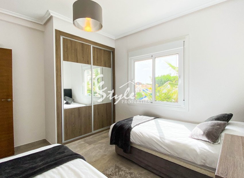 For rent 2 bedroom apartment near the sea in Punta Prima, Costa Blanca, Spain. ID100