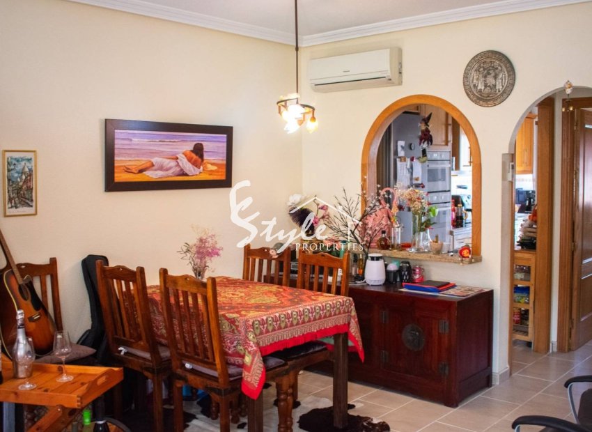 For sale: 2-bedroom townhouse in a gated community in Villamartin, Costa Blanca, Spain. ID2347