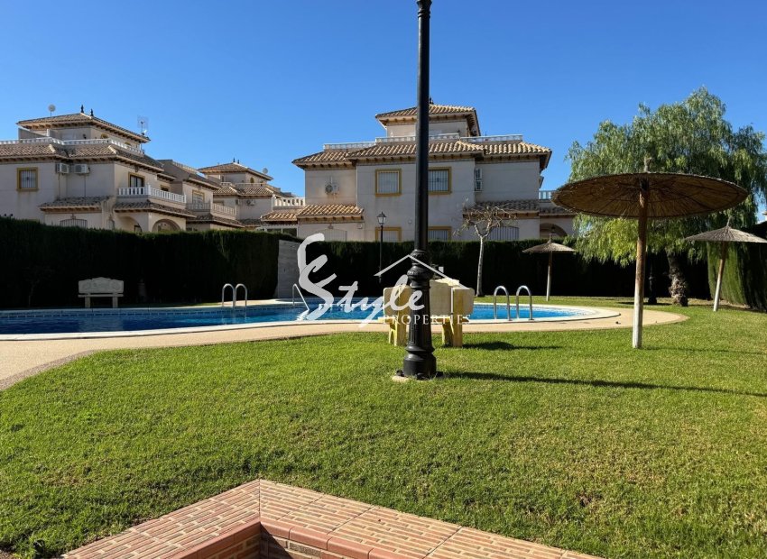 For sale: 2-bedroom townhouse in a residential complex with a swimming pool in Lomas de Cabo Roig, Los Dolses, Costa Blanca, Spain. ID2348