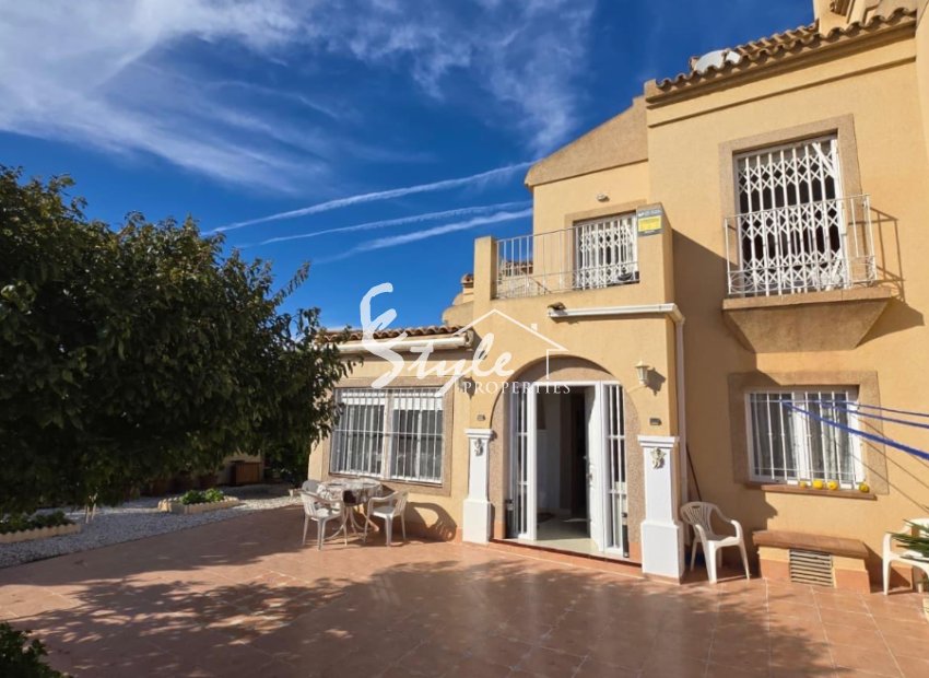 For sale 3 beds 2 baths house with plot in Aguas Nuevas, Torrevieja, Costa Blanca. ID1213