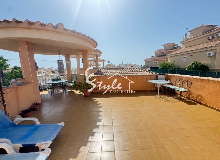 For sale 4-Bedroom Detached Villa in El Galan, Villamartin , Orihuela Costa, Costa Blanca. ID1938