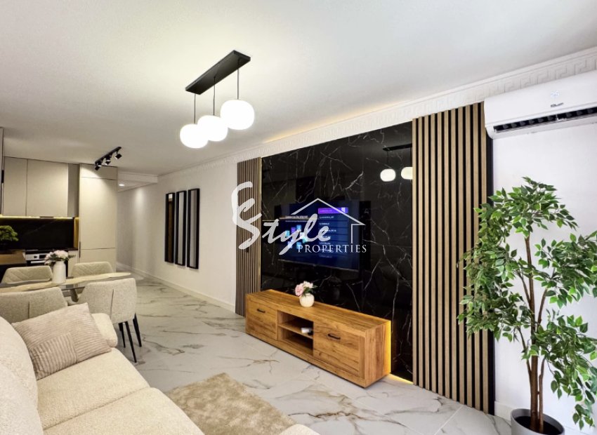 For sale 4 bedrooms apartment in Playa Los Locos, Torrevieja, Costa Blanca. ID1943