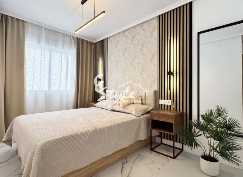 For sale 4 bedrooms apartment in Playa Los Locos, Torrevieja, Costa Blanca. ID1943