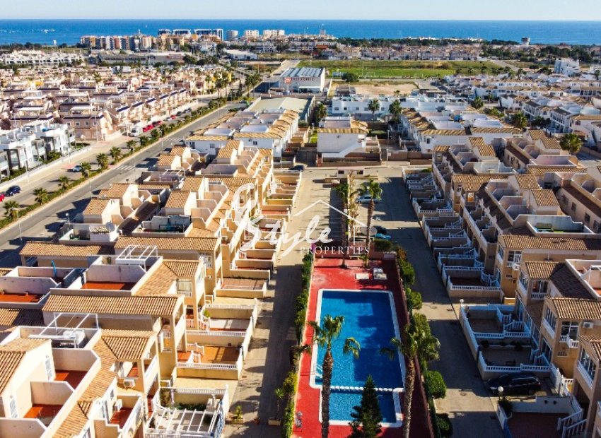 For sale a penthouse with the sea views and garden in La Cinuelica, Punta Prima, Costa Blanca. ID3336