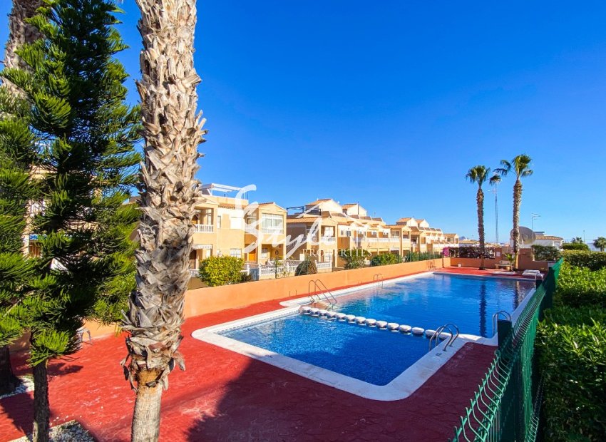 For sale a penthouse with the sea views and garden in La Cinuelica, Punta Prima, Costa Blanca. ID3336