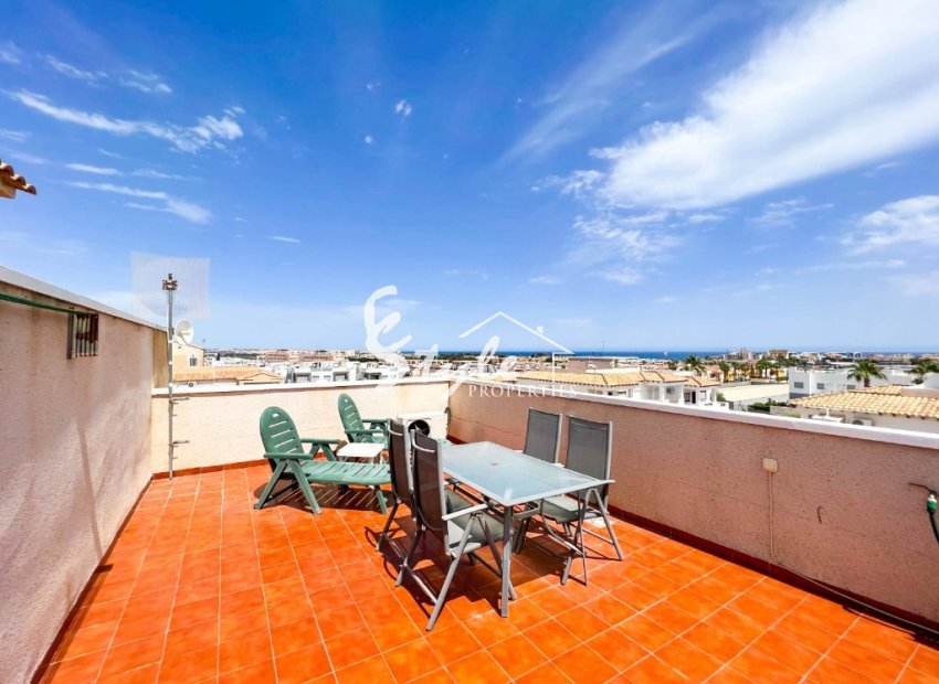 For sale a penthouse with the sea views and garden in La Cinuelica, Punta Prima, Costa Blanca. ID3336