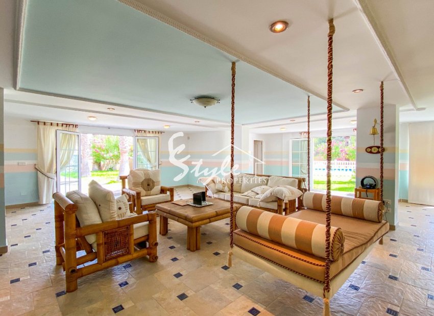 For sale an exclusive luxury villa with a large plot in Villamartin, Costa Blanca, Spain. ID3484