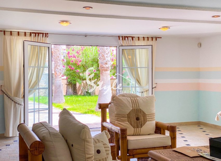 For sale an exclusive luxury villa with a large plot in Villamartin, Costa Blanca, Spain. ID3484