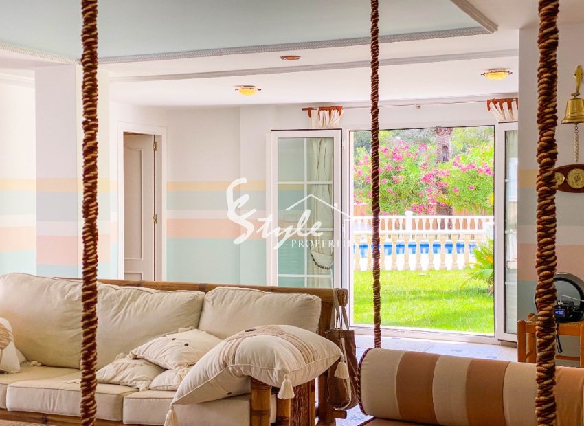 For sale an exclusive luxury villa with a large plot in Villamartin, Costa Blanca, Spain. ID3484