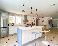 For sale an exclusive luxury villa with a large plot in Villamartin, Costa Blanca, Spain. ID3484