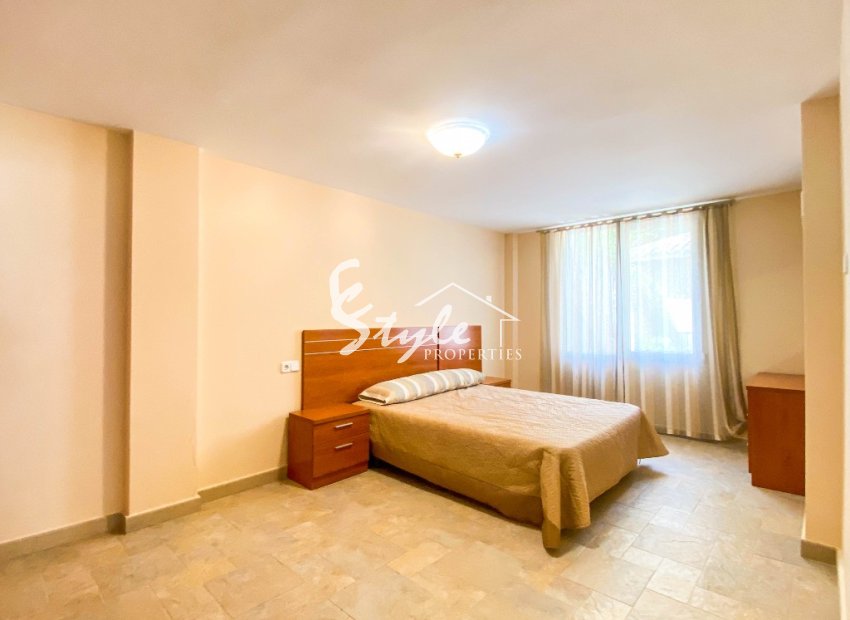 For sale an exclusive luxury villa with a large plot in Villamartin, Costa Blanca, Spain. ID3484