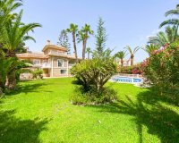 For sale an exclusive luxury villa with a large plot in Villamartin, Costa Blanca, Spain. ID3484