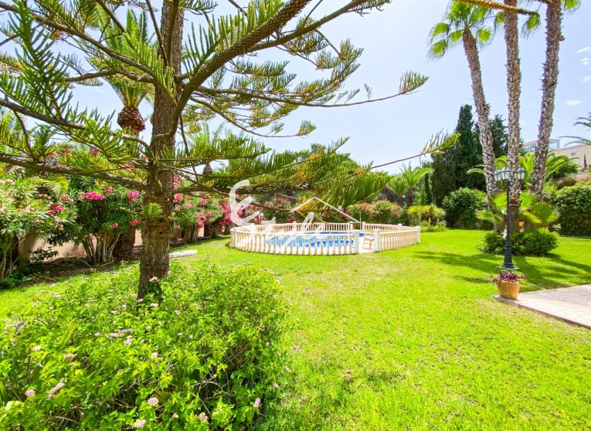 For sale an exclusive luxury villa with a large plot in Villamartin, Costa Blanca, Spain. ID3484