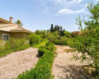For sale an exclusive luxury villa with a large plot in Villamartin, Costa Blanca, Spain. ID3484