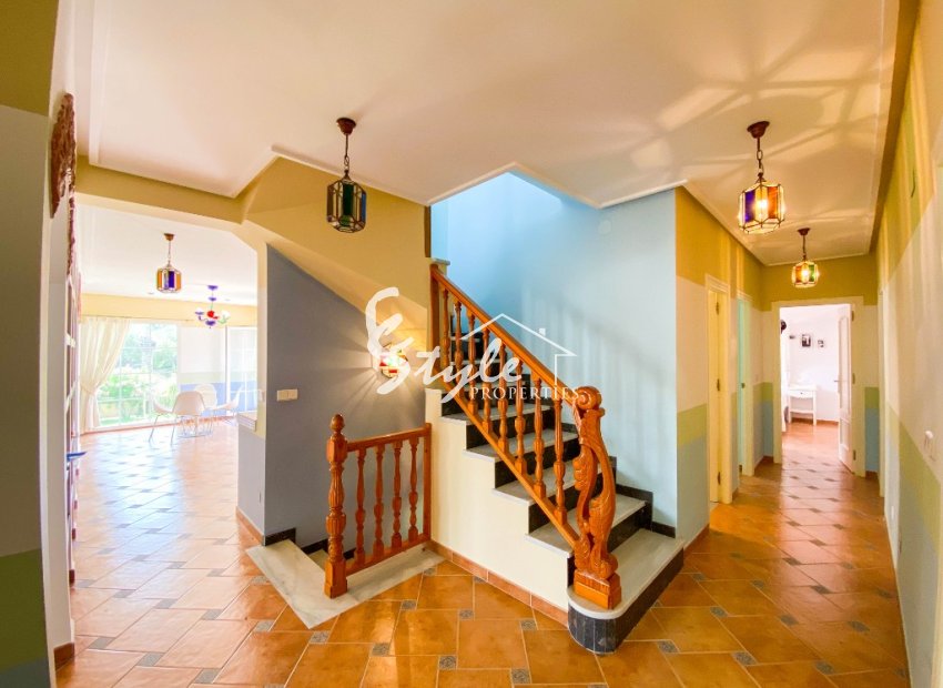 For sale an exclusive luxury villa with a large plot in Villamartin, Costa Blanca, Spain. ID3484