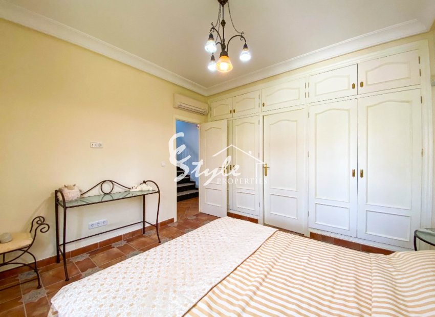 For sale an exclusive luxury villa with a large plot in Villamartin, Costa Blanca, Spain. ID3484