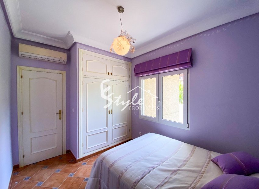 For sale an exclusive luxury villa with a large plot in Villamartin, Costa Blanca, Spain. ID3484