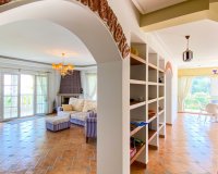 For sale an exclusive luxury villa with a large plot in Villamartin, Costa Blanca, Spain. ID3484