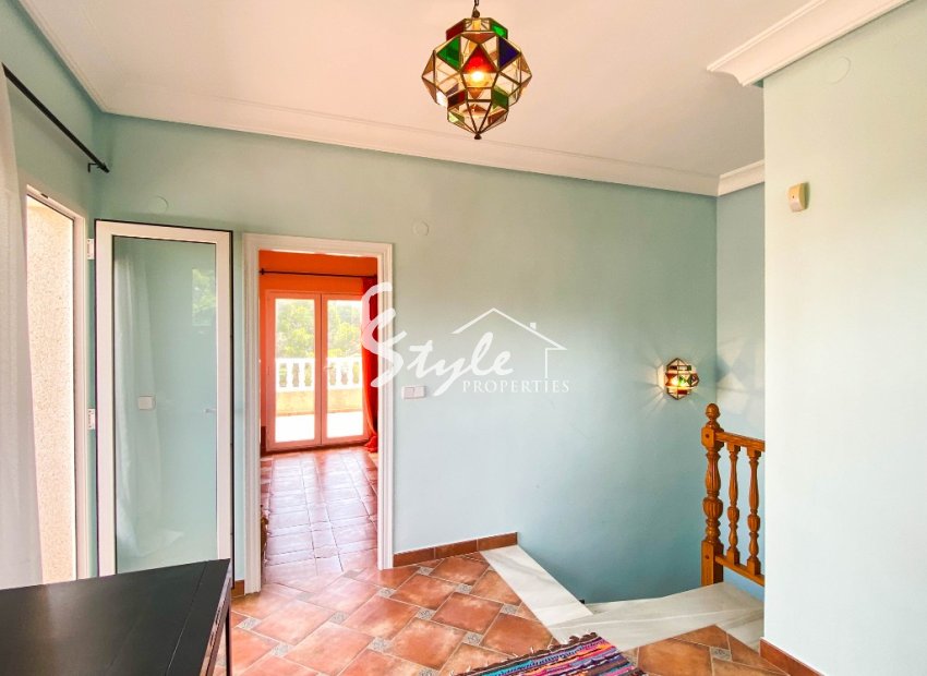 For sale an exclusive luxury villa with a large plot in Villamartin, Costa Blanca, Spain. ID3484