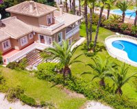 For sale an exclusive luxury villa with a large plot in Villamartin, Costa Blanca, Spain. ID3484