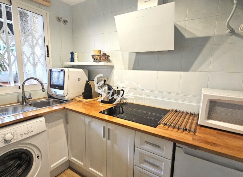 For sale apartment a 200m to the beach in Torrevieja, Costa Blanca. ID2825