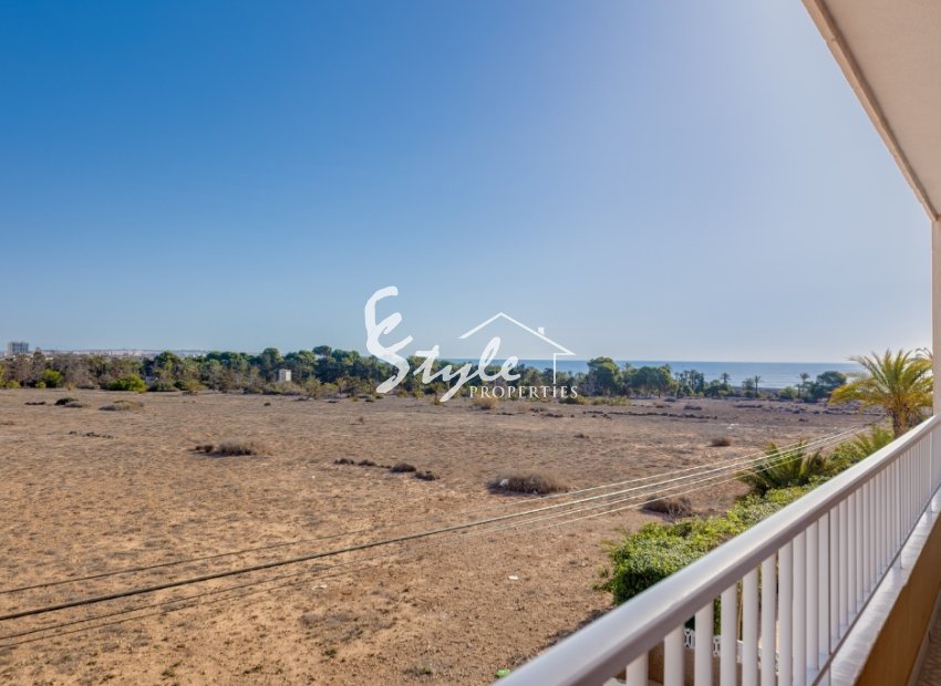 For sale apartment with sea views in Arrecife 15,Punta Prima, Torrevieja Costa Blanca. ID1640