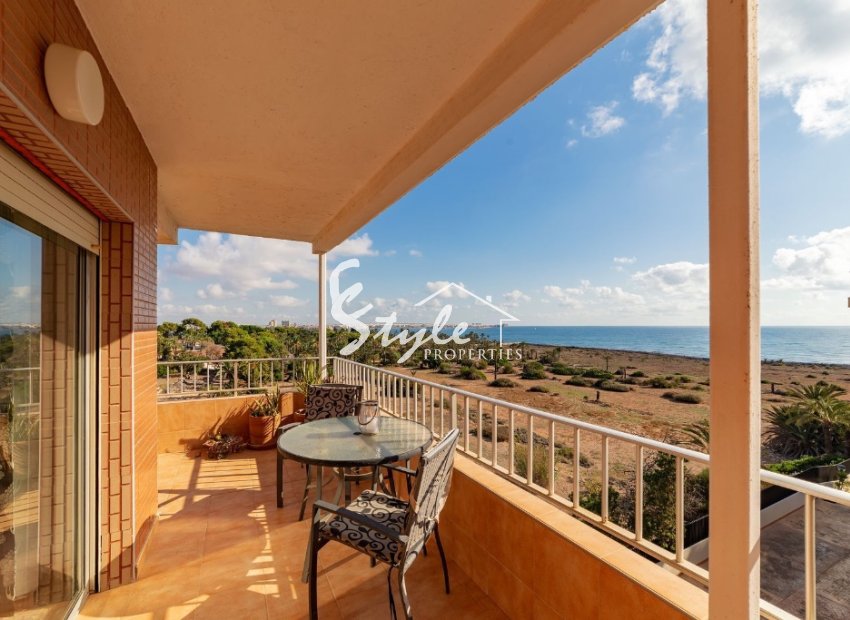 For sale apartment with sea views in Punta Prima, Torrevieja, Costa Blanca. ID2684