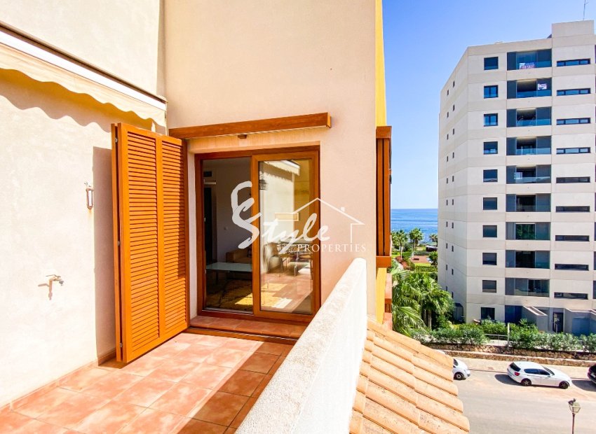 For sale beach side  south facing apartment in Parque Recoleta, Punta Prima, Torrevieja, Costa Blanca,Spain. ID3533