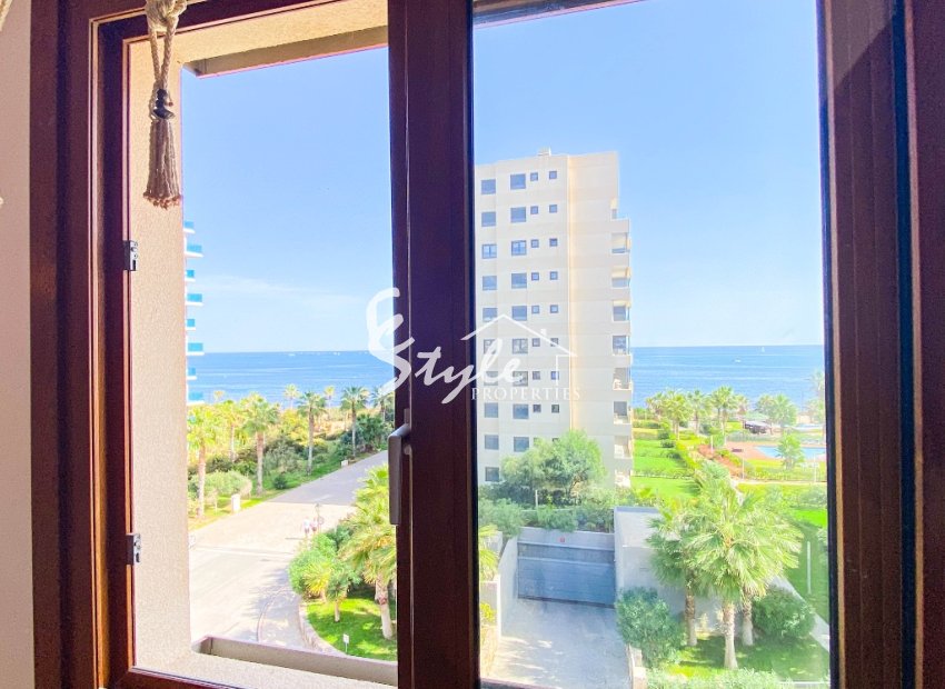 For sale beach side  south facing apartment in Parque Recoleta, Punta Prima, Torrevieja, Costa Blanca,Spain. ID3533