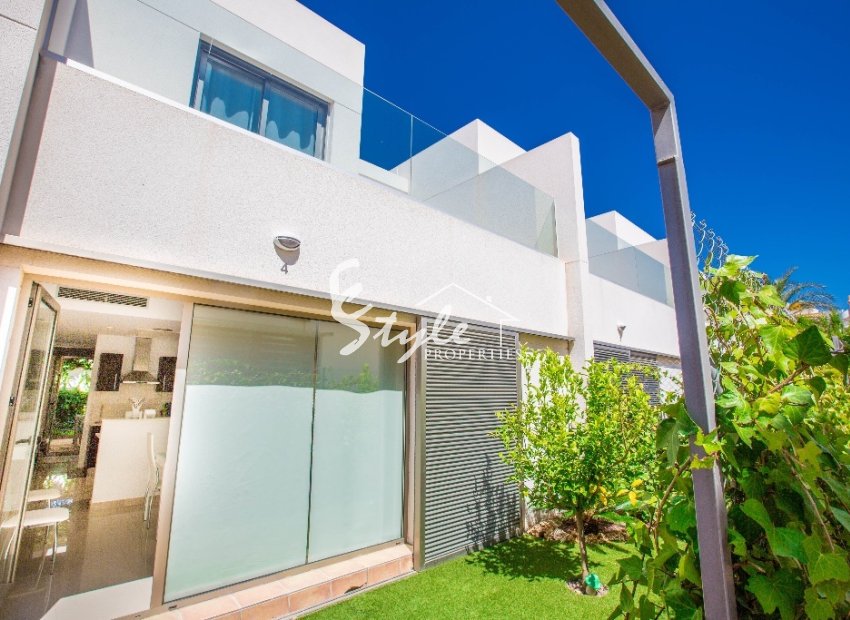 For sale  beach side townhouse 3 bedrooms in La Punta, Punta Prima, Costa Blanca, Spain. ID 2527