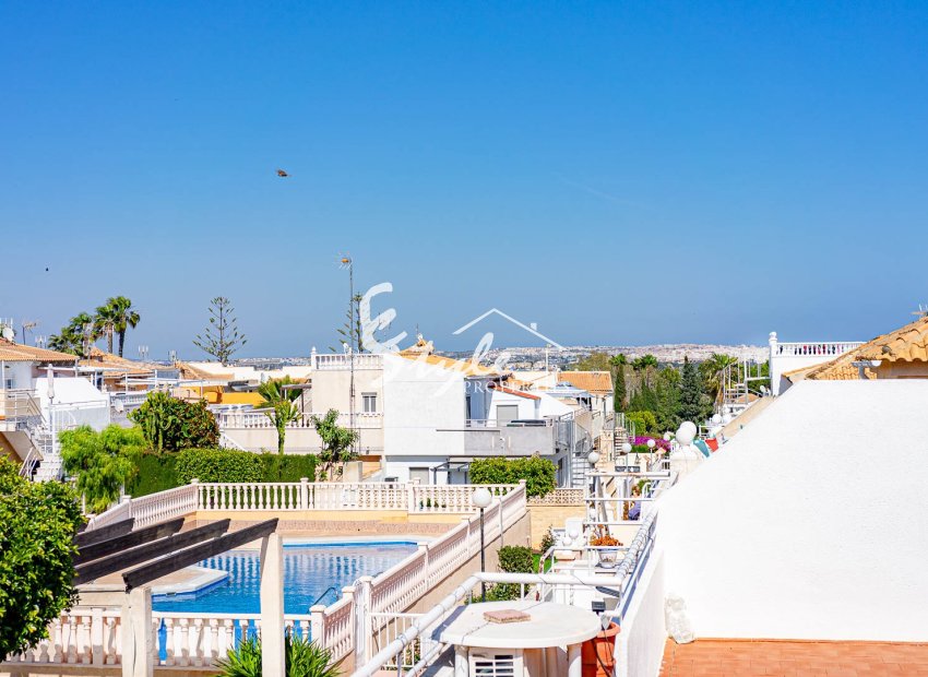 For sale beautiful quad in a gated community with pool in Los Altos, Torrevieja, Costa Blanca. ID2425