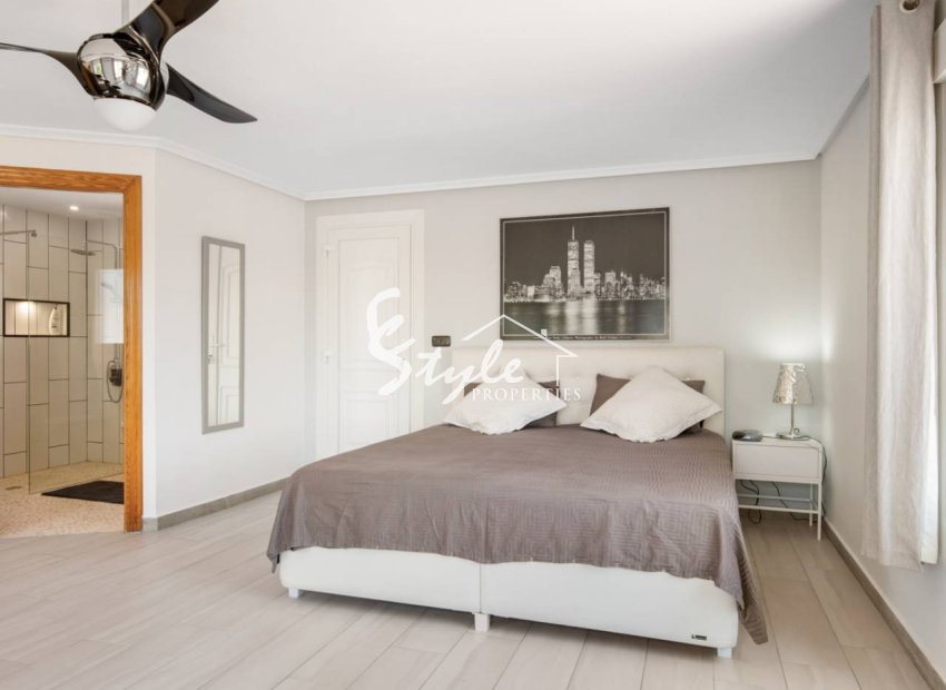 For sale big house with pool in Catral, Costa Blanca, Spain. ID2138