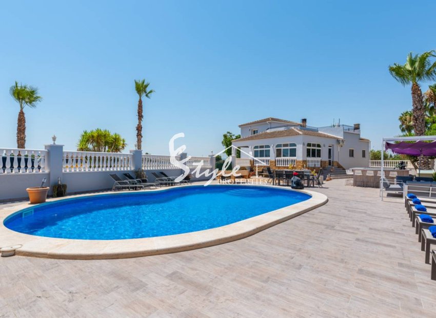 For sale big house with pool in Catral, Costa Blanca, Spain. ID2138