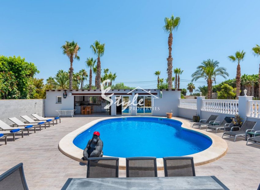 For sale big house with pool in Catral, Costa Blanca, Spain. ID2138