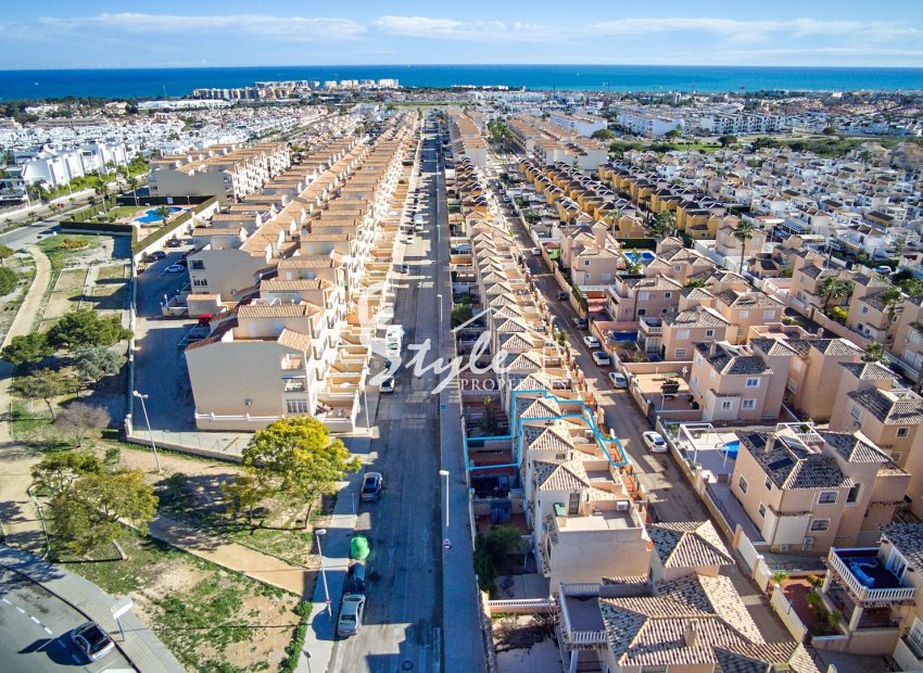 For sale charming townhouse in gated community in Punta Prima, Los Altos, Costa Blanca. ID2552